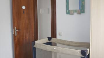 1 chambre, lit parapluie, Wi-Fi, draps fournis