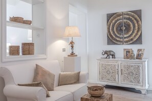 Living area - Frattina 11 people (Rome)