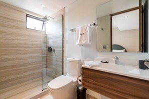 Shower, hair dryer, towels - w* | Amazing 2BR with modern deco in Condesa (Ciudad de México)
