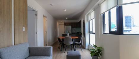 Una televisión, una oficina