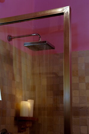 Shower, jetted bath, hair dryer, bidet - Tuscany Relax and Bubbles (Cortona)