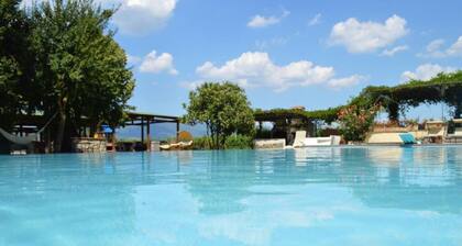 Farmhouse with Pool in the Tuscan countryside