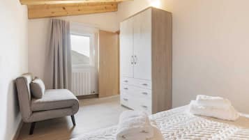 Departamento de luna de miel, vista a la montaña | 1 habitación, ropa de cama de alta calidad y edredón