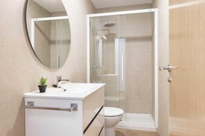 Leilighet – honeymoon, fjellutsikt | Bad | Dusj, regndusjhode, hårføner og håndklær