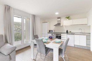 Private kitchen - APARTAMENTOS EL MIRADOR (Villarroya de los Pinares)