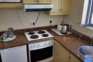 Deluxe Apartment | Private kitchen | Full-sized fridge, microwave, oven, stovetop - On the Beach 2 Langebaan 2-sleeper (Langebaan)