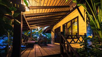 Deluxe Double Room | Living area