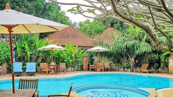 10 outdoor pools