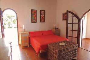 5 bedrooms, iron/ironing board, travel cot, free WiFi - Villa con Piscina y Terraza con Vistas al mar (Cala Morell)