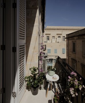 Property grounds - Architect’s home pad - Valletta
(Valletta)