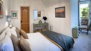 4 bedrooms, iron/ironing board, travel cot, free WiFi
