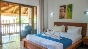 Superior Double Room, Pool View | Egyptian cotton sheets, premium bedding, down comforters - The Garden Lodge Pereybere - Piscine (Cap Malheureux)