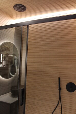 Shower, rainfall showerhead, hair dryer, towels - Promotur Suites - Ayora (Valencia)