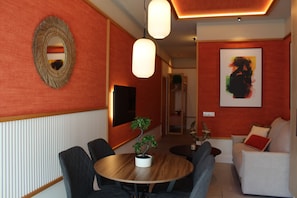 Loft urbano | Área de estar | Smart TV 50 polegadas com canais a cabo