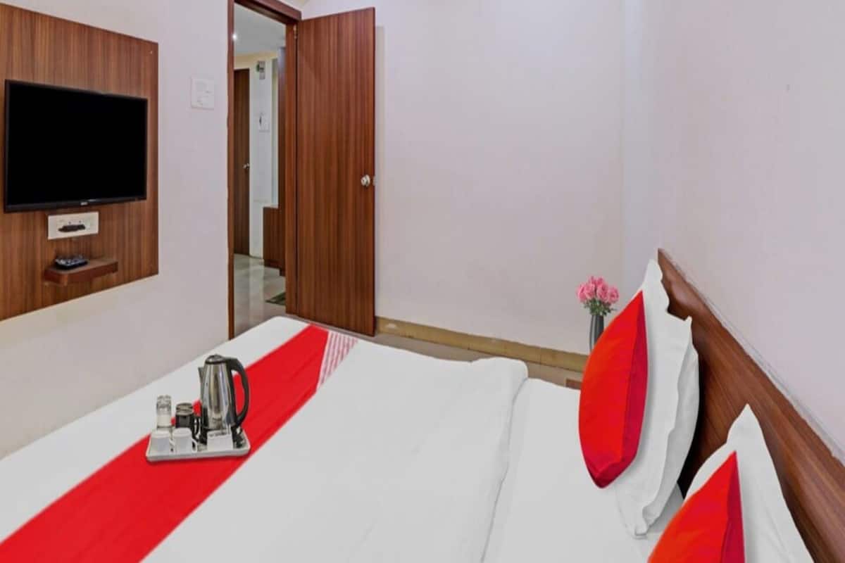 Egyptian cotton sheets, premium bedding, down comforters, free WiFi