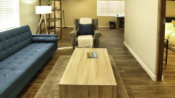 Apartemen Comfort | Area keluarga | Televisi layar datar 42-inci dengan saluran TV satelit