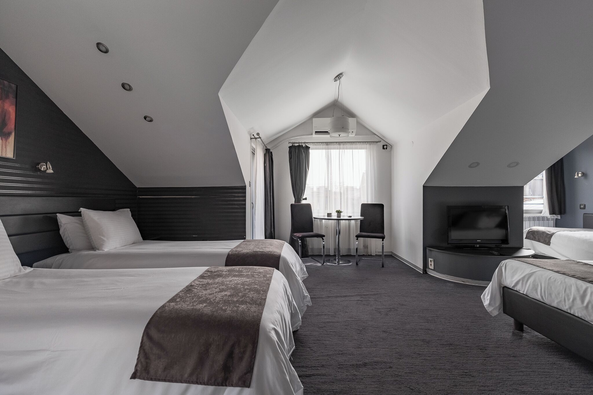 Suite estudio Deluxe | Ropa de cama de alta calidad, edredones de plumas, decoración individual