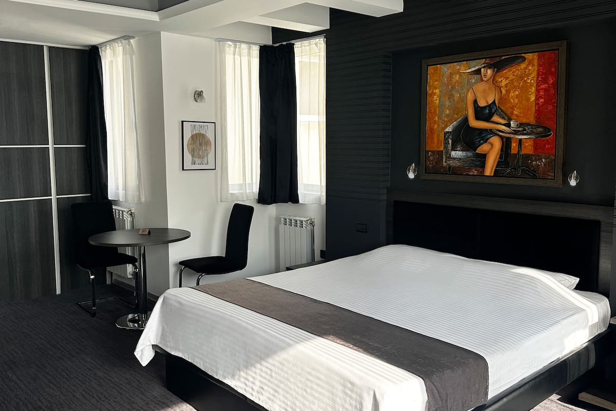1 slaapkamer, luxe beddengoed, donzen dekbedden, een kluis op de kamer
