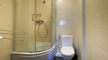 Standard Double Room | Bathroom | Shower, hair dryer, towels