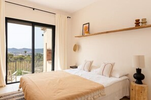 6 dormitorios, escritorio, cuna de viaje y Internet