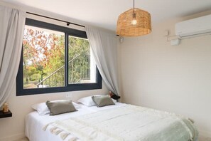 6 soverom, skrivebord, reiseseng for barn og internettilgang