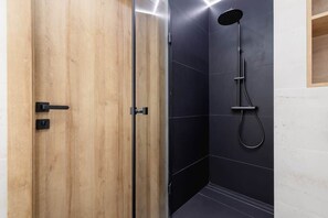 Dusche, Haartrockner, Shampoo