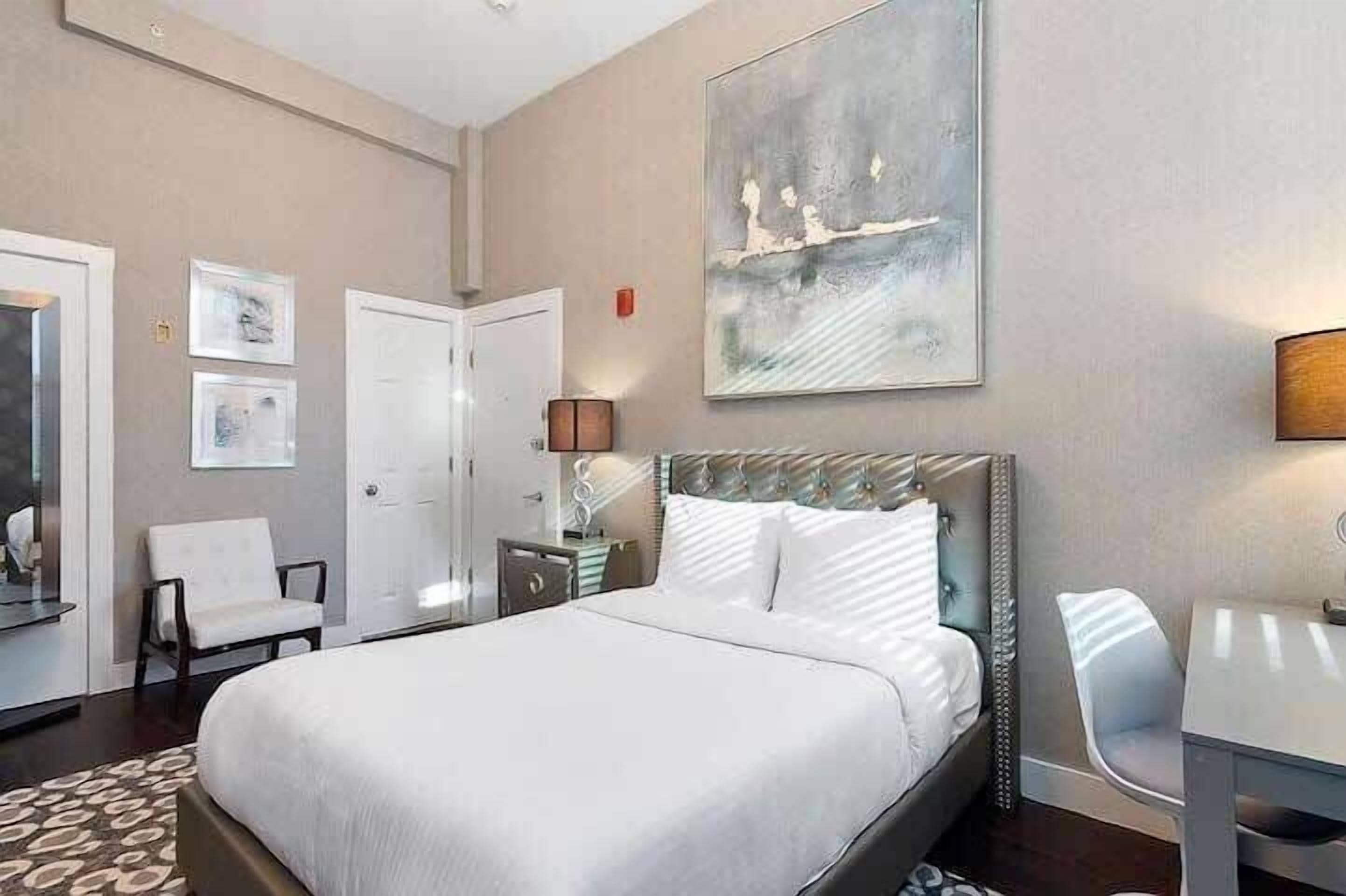 1 bedroom, desk, iron/ironing board, WiFi