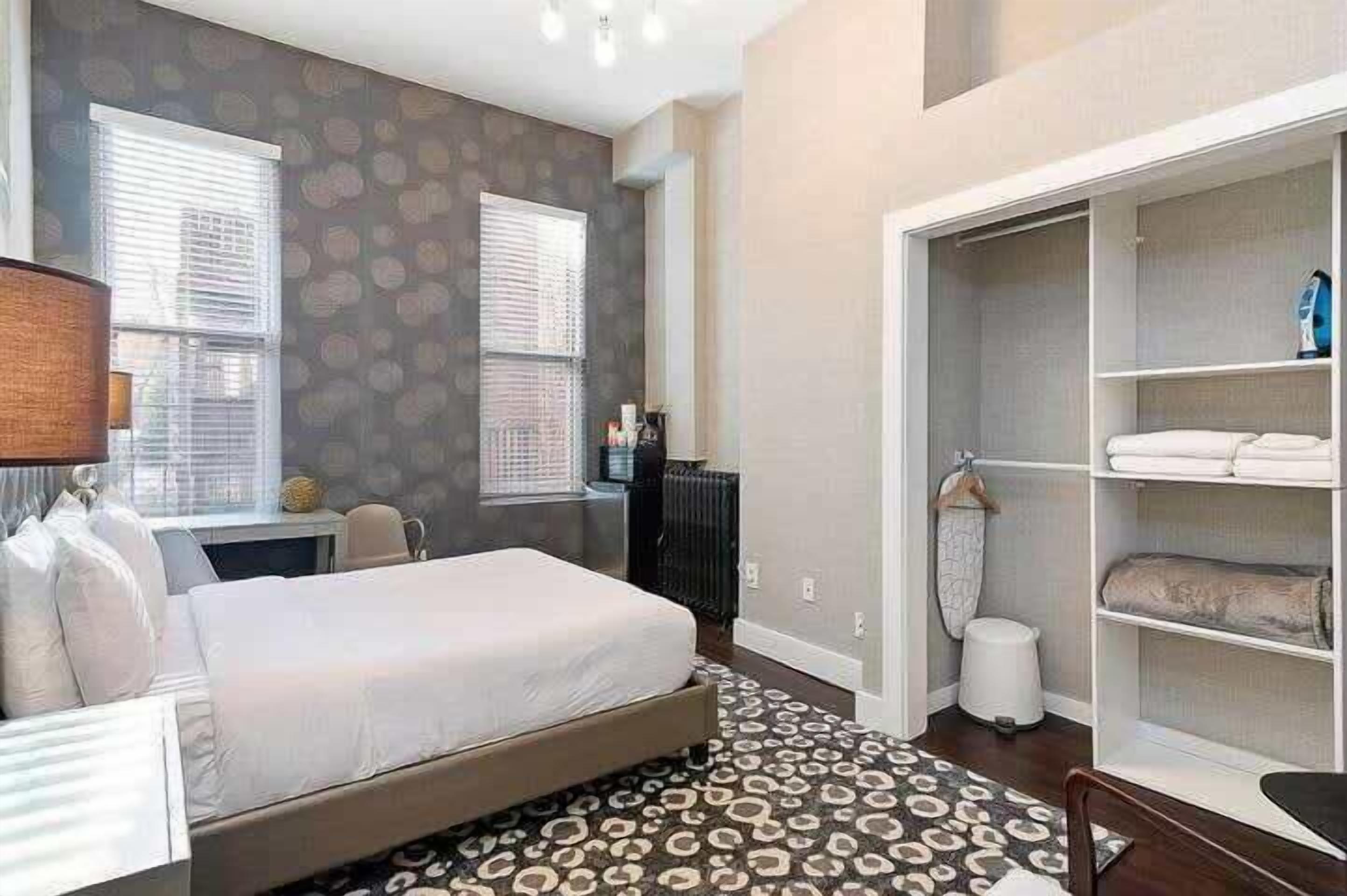 1 bedroom, desk, iron/ironing board, WiFi