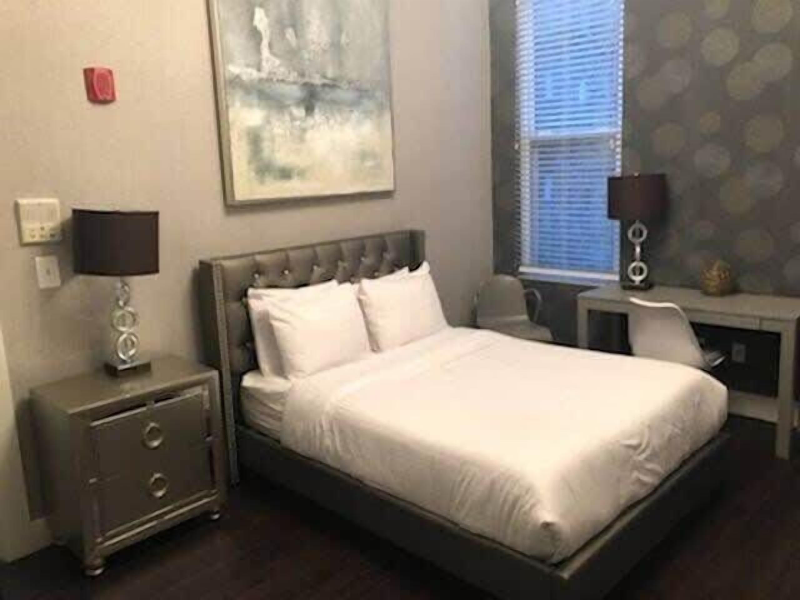 1 bedroom, desk, iron/ironing board, WiFi