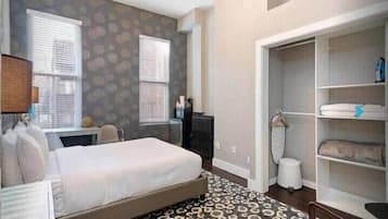 1 bedroom, desk, iron/ironing board, WiFi