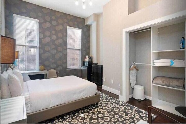 1 bedroom, desk, iron/ironing board, WiFi