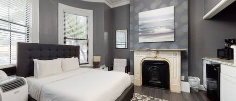 1 bedroom, desk, iron/ironing board, WiFi