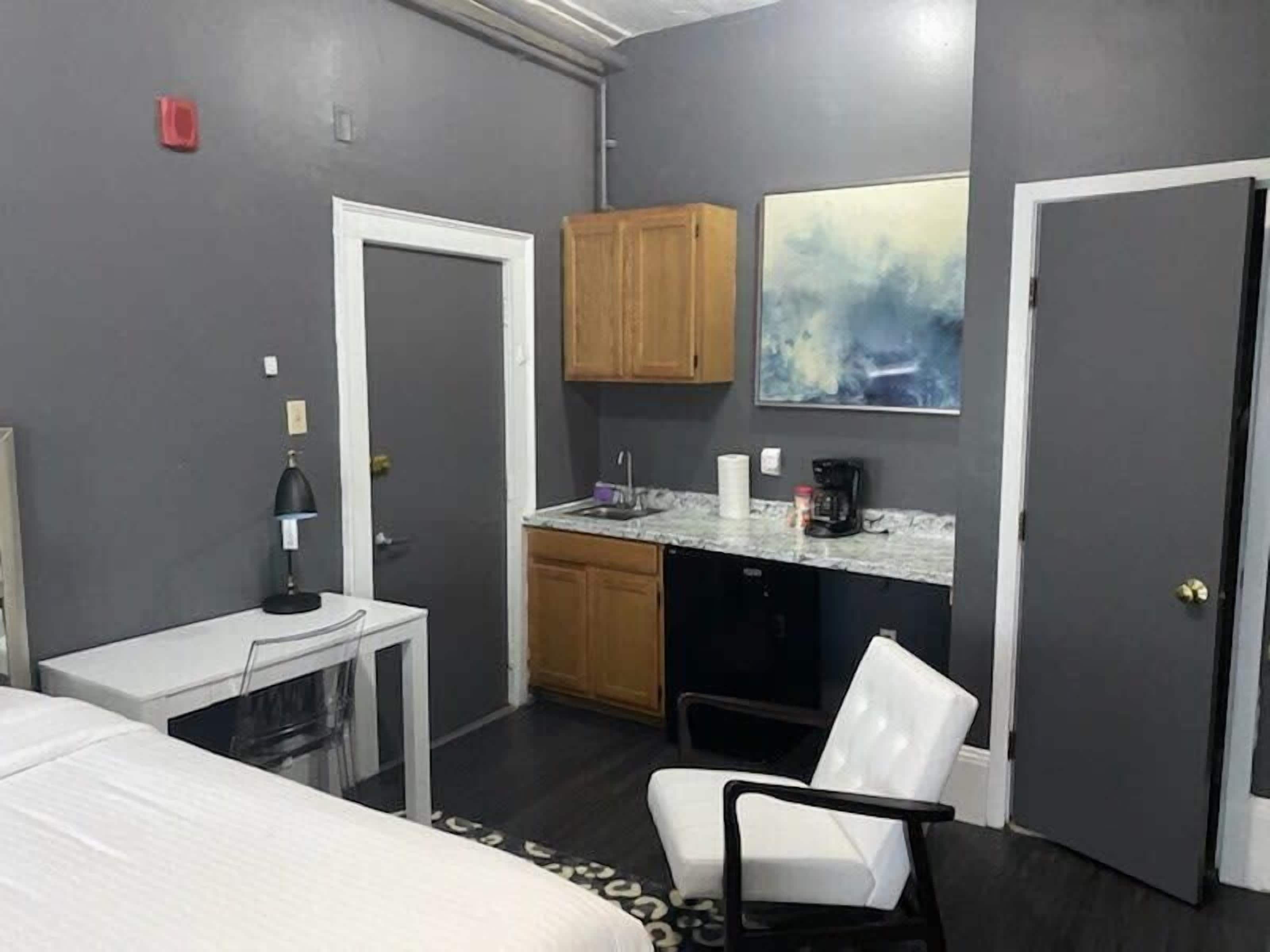 1 bedroom, desk, iron/ironing board, WiFi