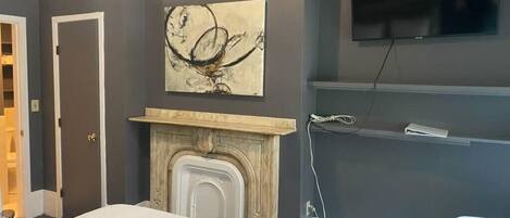 1 bedroom, desk, iron/ironing board, WiFi