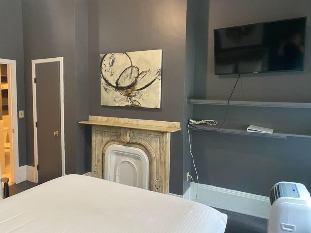 1 bedroom, desk, iron/ironing board, WiFi
