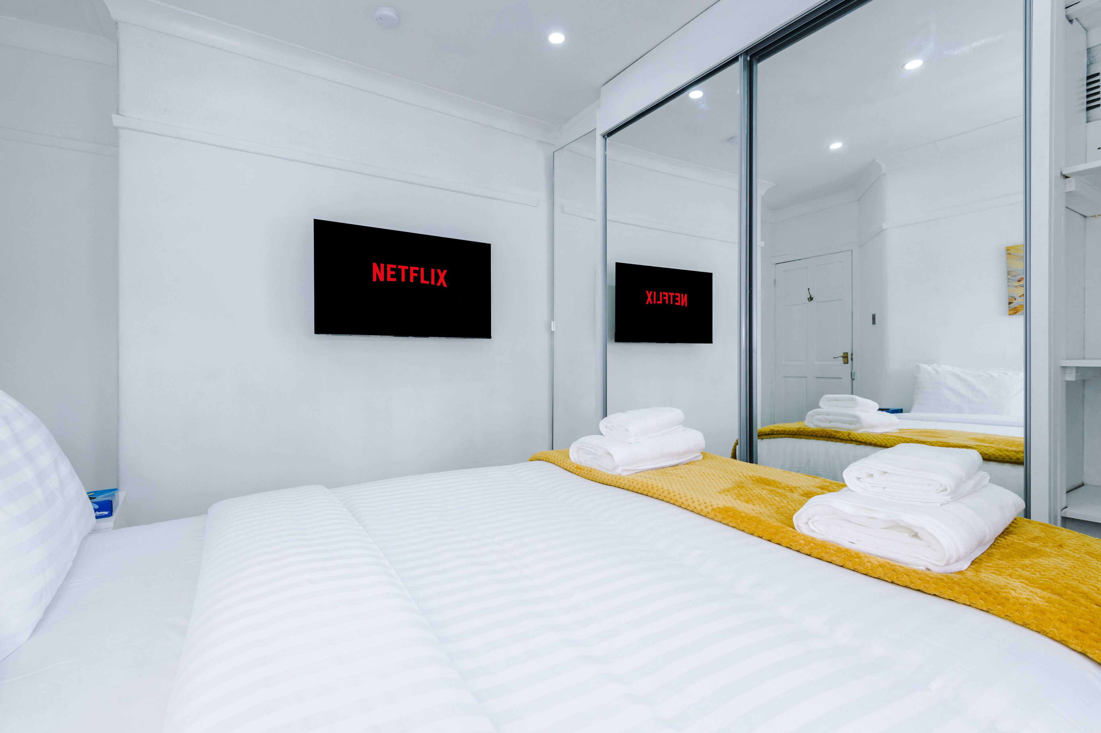 3 室のベッドルーム、デスク、アイロン / アイロン台、WiFi