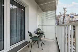 Outdoor dining - Pl. Wolności 6 | Compact Studio | WiFi (Poznan)