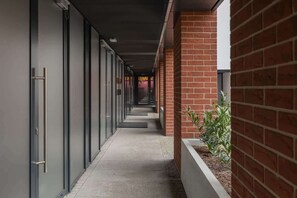 Exterior detail - Pl. Wolności 6 | Compact Studio | WiFi (Poznan)