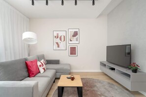 TV - Świerzawska 4 | Tasteful Apartment | Parking (Poznan)