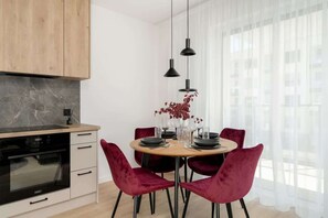 Dining - Modern Apartment with Balcony | Parking and Gym (Poznan)