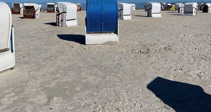 Helles Familien-Apartment mit 5 Minuten zum spielplatz und Carobahn zum strand.