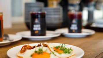 Tägliches Frühstücksbuffet gegen Gebühr