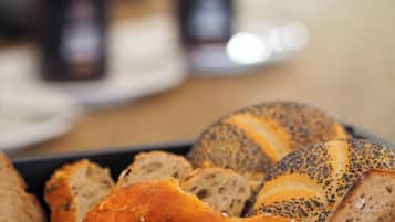 Desayuno buffet diario (EUR 9.90 por persona)