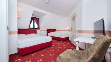 Habitación cuádruple básica | Ropa de cama hipoalergénica y wifi gratis