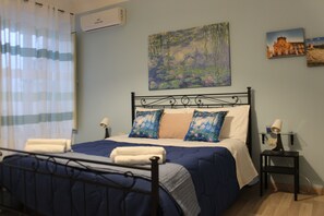 2 bedrooms, iron/ironing board, travel cot, free WiFi