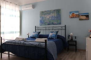 2 bedrooms, iron/ironing board, travel cot, free WiFi