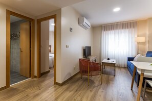 Apartment | Wohnbereich | 32-Zoll-Fernseher mit Kabelempfang