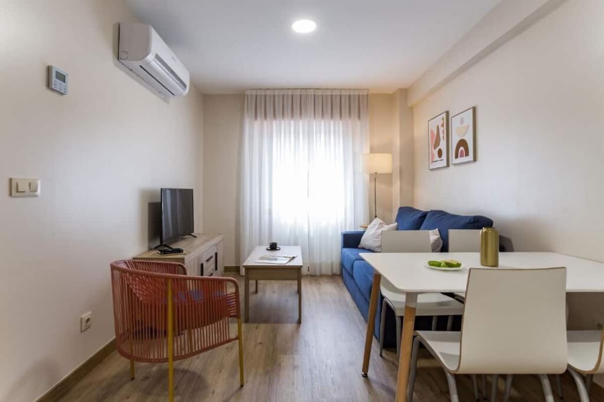 Apartment | Living area | 32-inch TV with cable channels