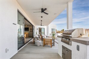 Terrace/patio - Jupiter House by Fieldtrip - Modern w Infinity Pool, Pickleball (Joshua Tree)
