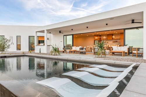 Jupiter House by Fieldtrip - Modern w Infinity Pool, Pickleball